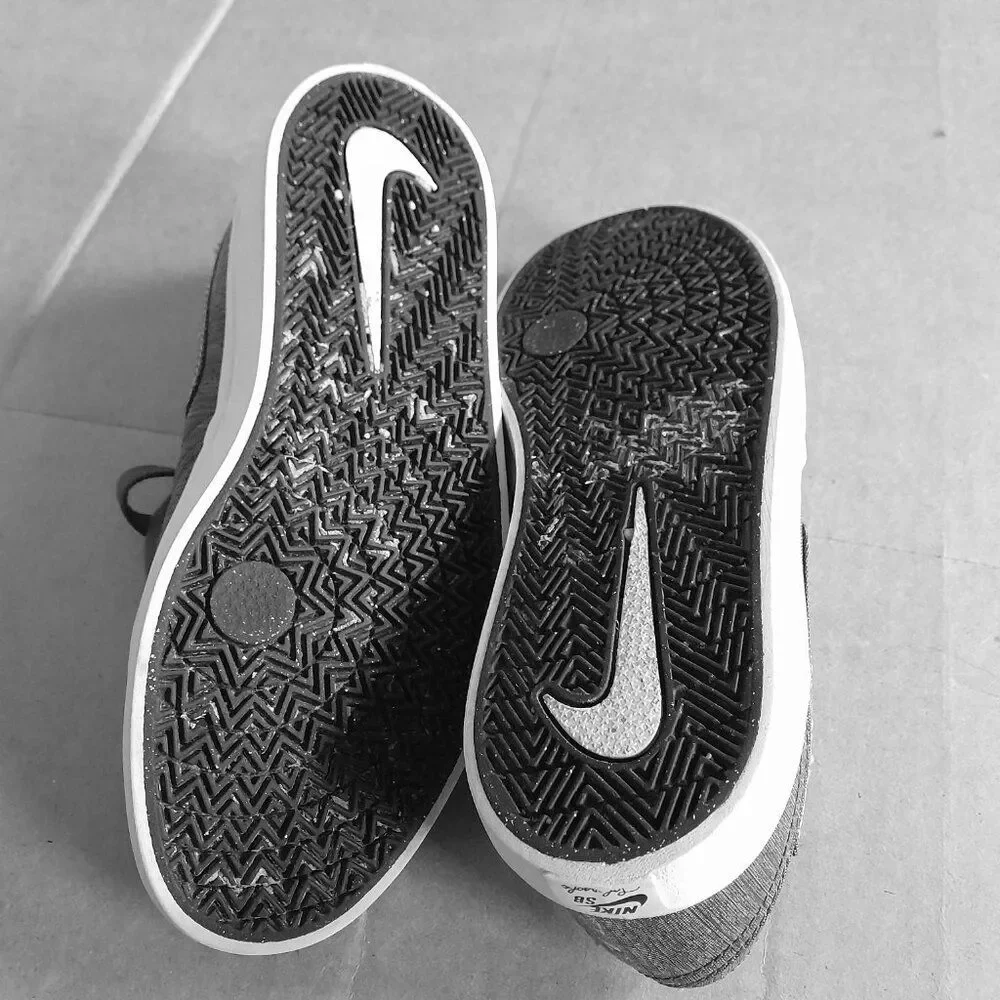 Nike SB Check Solar Soft Women’s Gray Running Sneakers Size 6